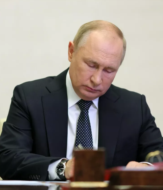 Путин подписал закон об административной ответственности за треш-стримы.
