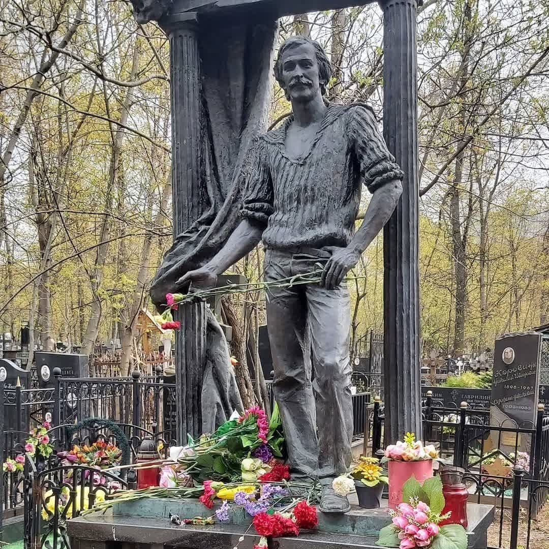 Могилы знаменитостей на московских кладбищах. Продолжаем вспоминать замечательных советских актеров.