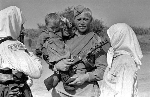 Военный альбом.