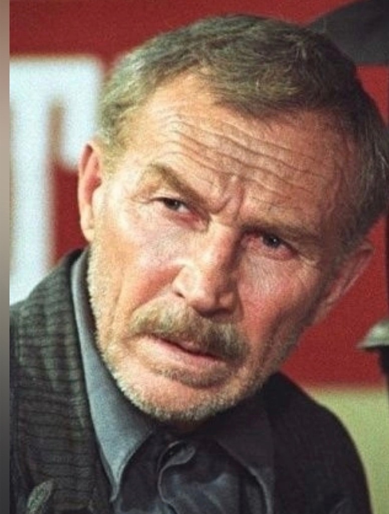 Иван Лапиков: родился в поле и ушел из жизни на сцене. Судьба поистине народного артиста.