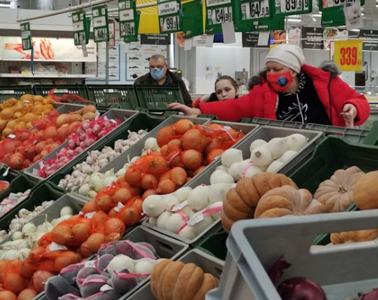 В Алтайском крае за полгода выявили почти 30 тонн некачественных продуктов.